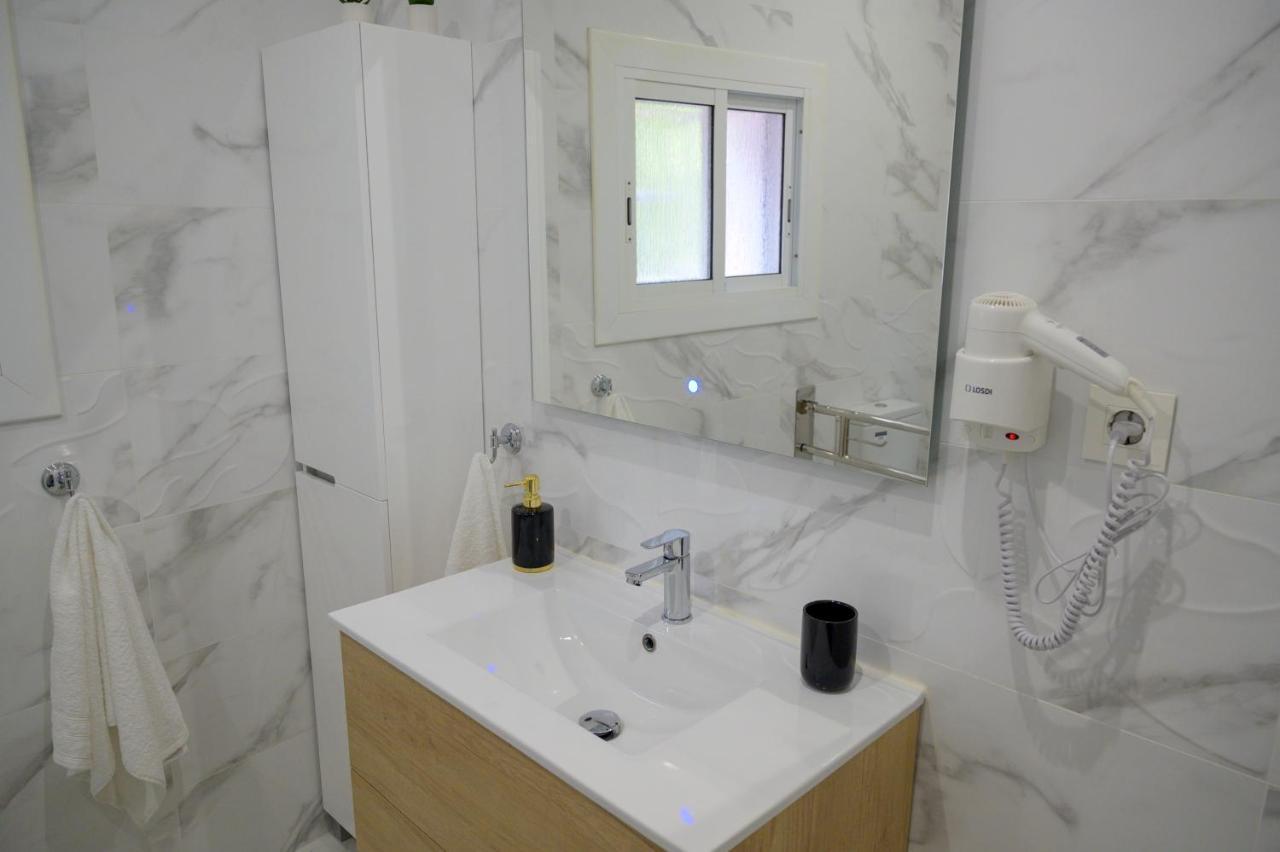 Relax House Barcelone Villa Sant Esteve Sesrovires Ngoại thất bức ảnh