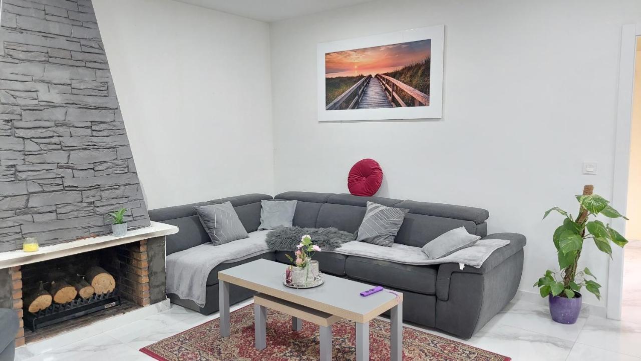 Relax House Barcelone Villa Sant Esteve Sesrovires Ngoại thất bức ảnh